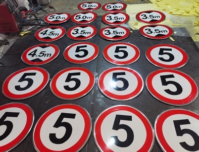 恩施恩施限速交通标牌厂家