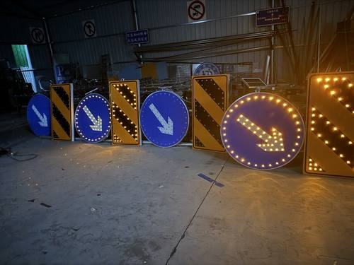 恩施恩施河南太阳能交通标牌 河南自发光交通路标牌厂家